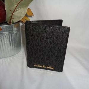 NWOT Michael Kors Passport Wallet